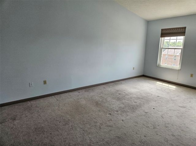 182 Markwood Dr, Cecil, PA 15317