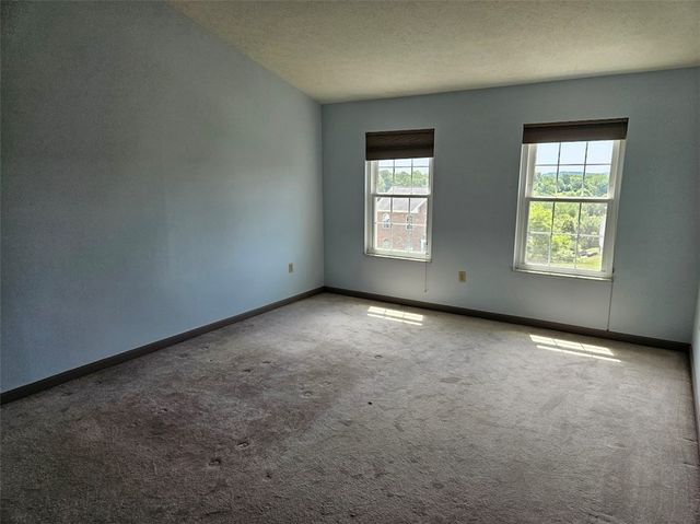 182 Markwood Dr, Cecil, PA 15317