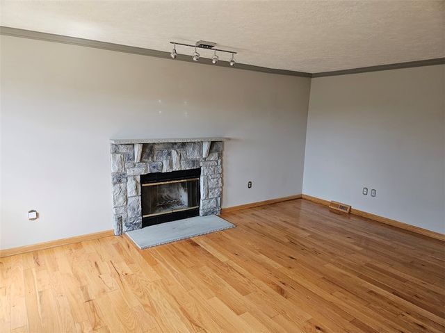 182 Markwood Dr, Cecil, PA 15317
