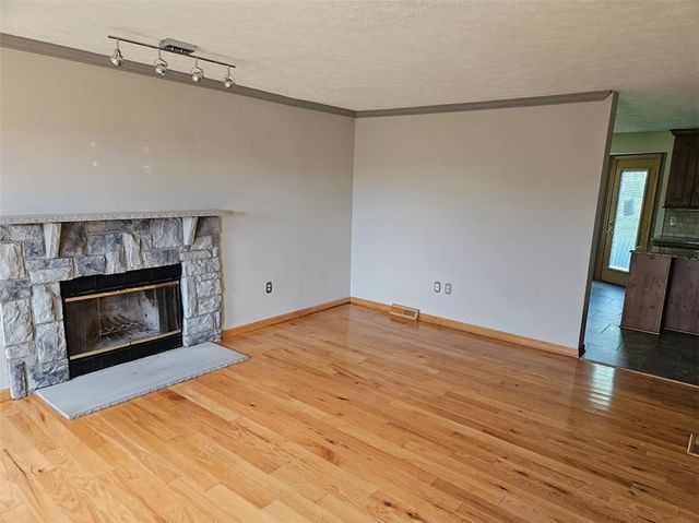 182 Markwood Dr, Cecil, PA 15317