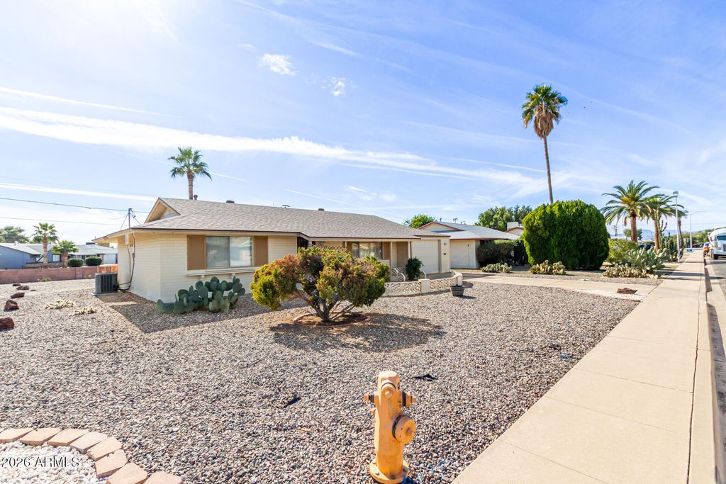 11023 W SUN CITY Boulevard, Sun City, AZ 85351 — photo 2