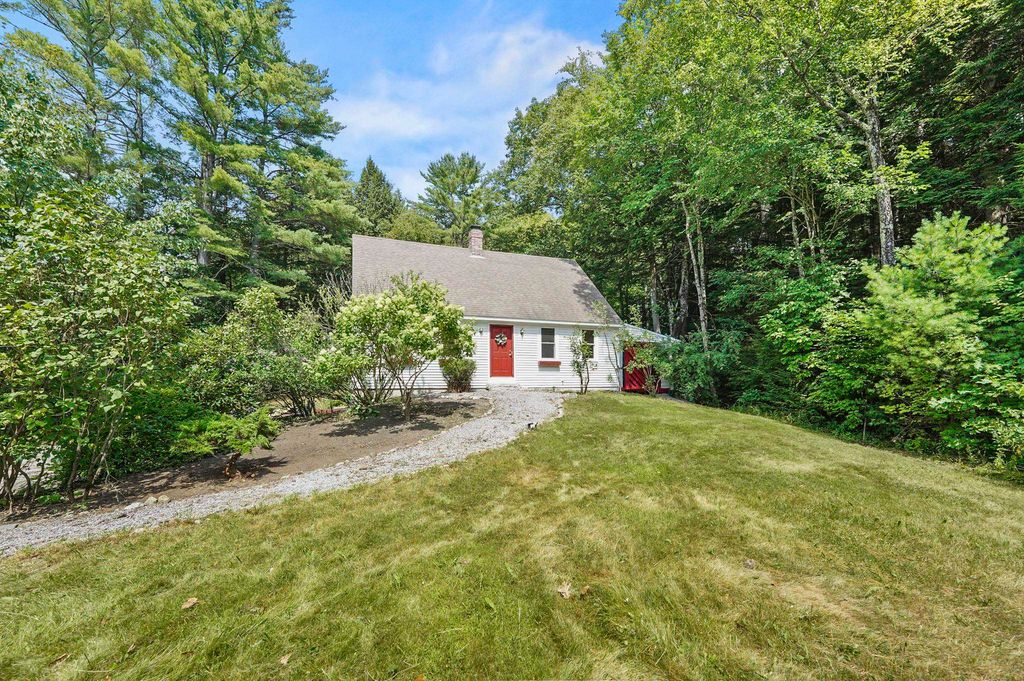 132 Old Mill Pond Road, Henniker, NH 03242