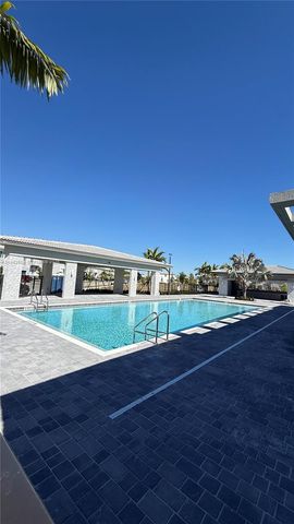 679 SE 13th St Cir, Homestead, FL 33034