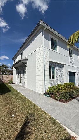 679 SE 13th St Cir, Homestead, FL 33034
