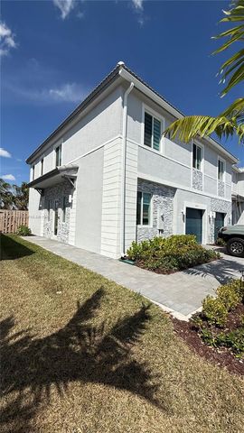 679 SE 13th St Cir, Homestead, FL 33034
