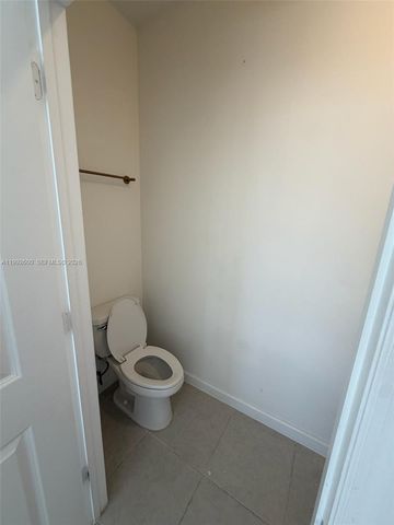 679 SE 13th St Cir, Homestead, FL 33034