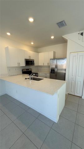 679 SE 13th St Cir, Homestead, FL 33034