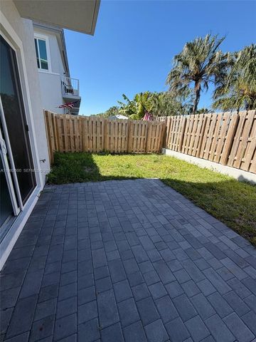 679 SE 13th St Cir, Homestead, FL 33034