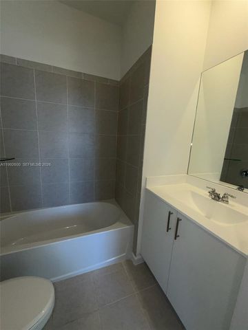 679 SE 13th St Cir, Homestead, FL 33034