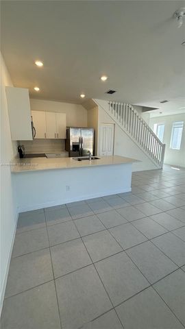 679 SE 13th St Cir, Homestead, FL 33034