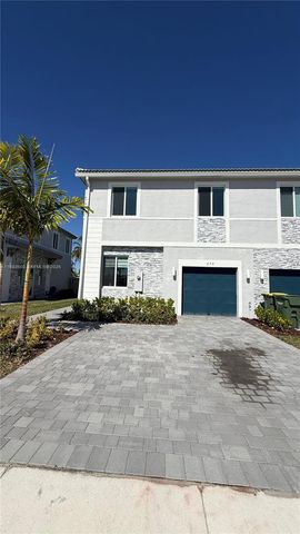 679 SE 13th St Cir, Homestead, FL 33034