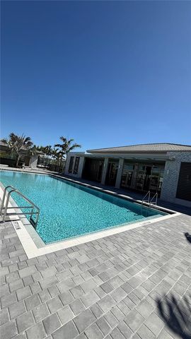 679 SE 13th St Cir, Homestead, FL 33034