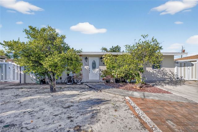 2201 Coronet ST, Fort Myers, FL 33907