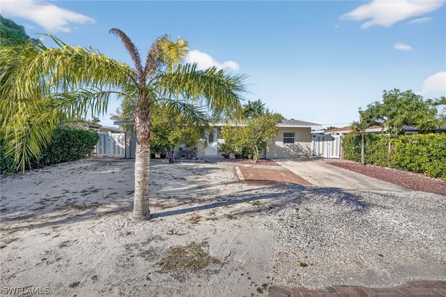 2201 Coronet ST, Fort Myers, FL 33907