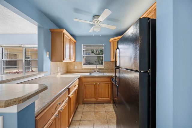 35 Sussex B, West Palm Beach, FL 33417