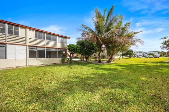 35 Sussex B, West Palm Beach, FL 33417