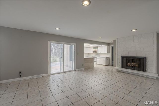 149 Rue Grand Drive, Lake St Louis, MO 63367