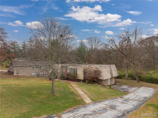 149 Rue Grand Drive, Lake St Louis, MO 63367