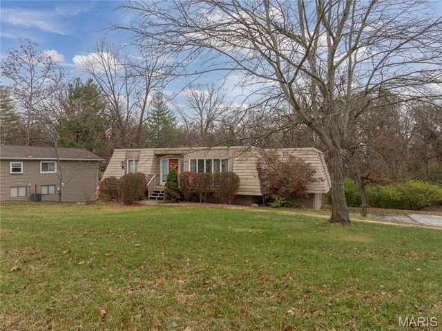 149 Rue Grand Drive, Lake St Louis, MO 63367