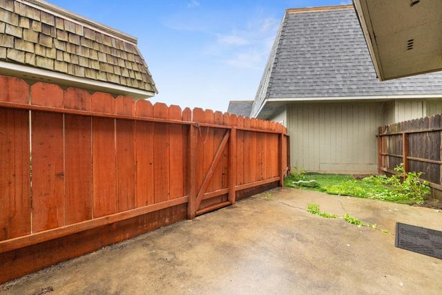 1664 W North Bear Creek Dr, Merced, CA 95348