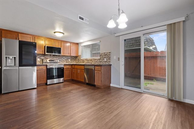 1664 W North Bear Creek Dr, Merced, CA 95348