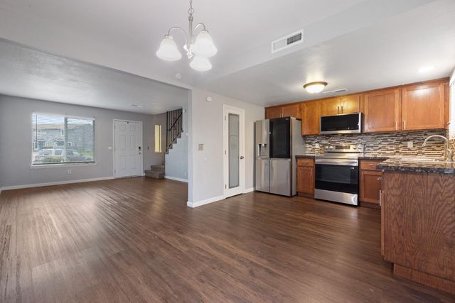 1664 W North Bear Creek Dr, Merced, CA 95348