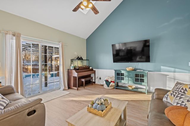 406 S Pleasant Drive, Kouts, IN 46347