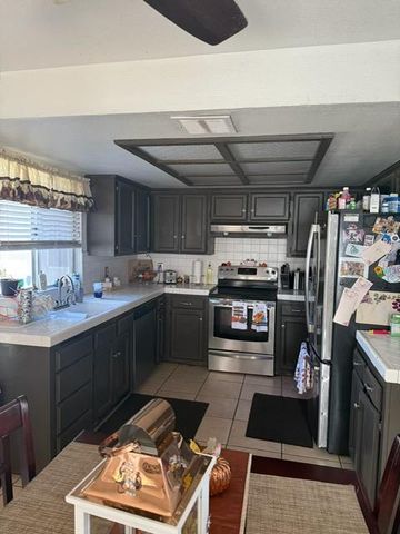 1930 E Niles Avenue, Fresno, CA 93720