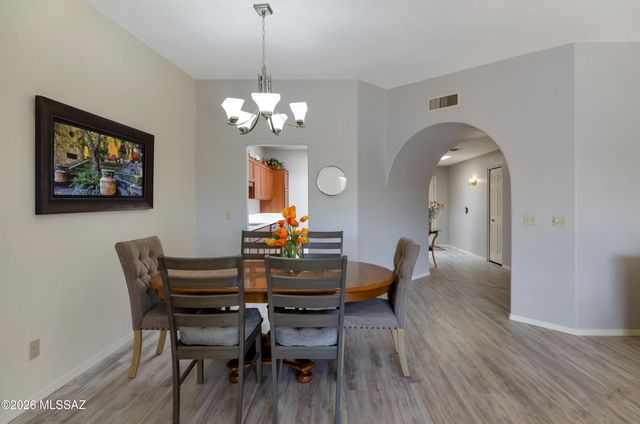 709 W Sunlight Lane, Tucson, AZ 85704