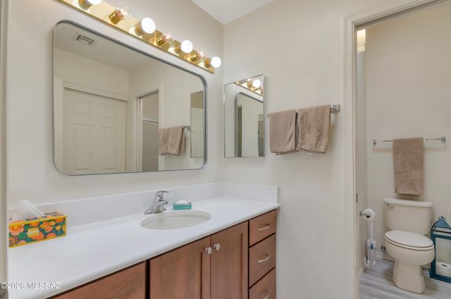 709 W Sunlight Lane, Tucson, AZ 85704