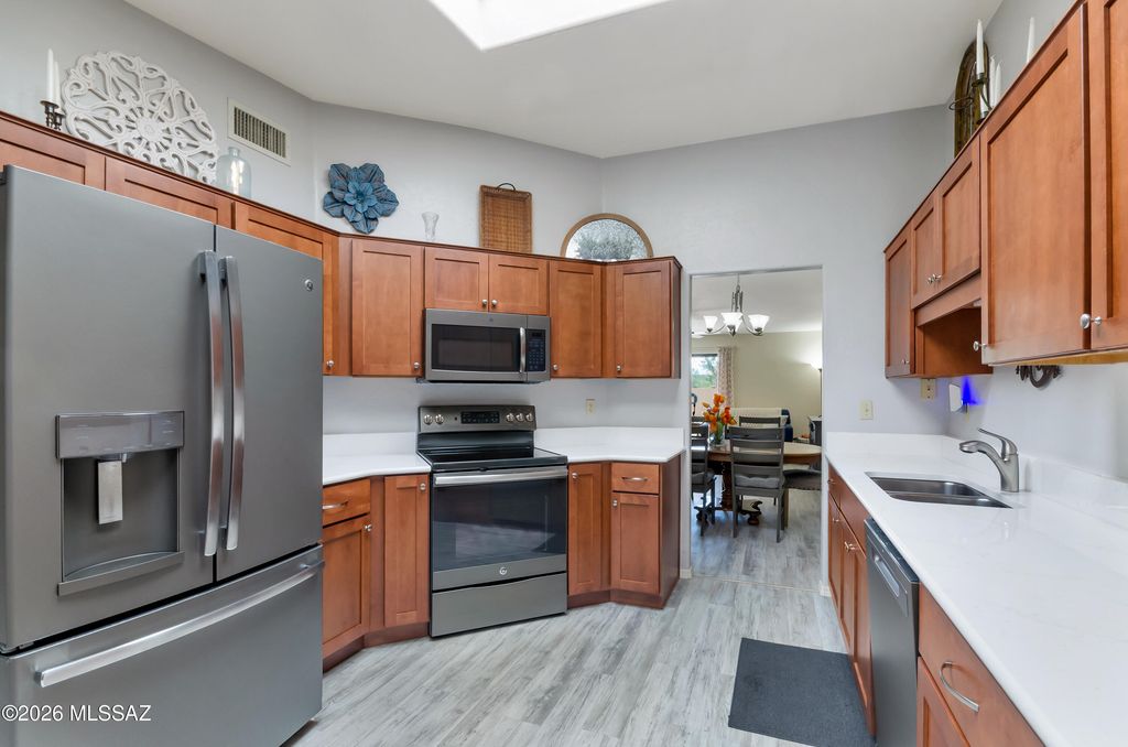 709 W Sunlight Lane, Tucson, AZ 85704