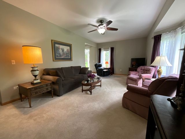 832 Coronado Court 832, Elgin, IL 60123