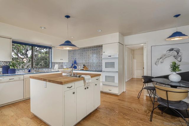 1920 Spindrift Drive, La Jolla, CA 92037