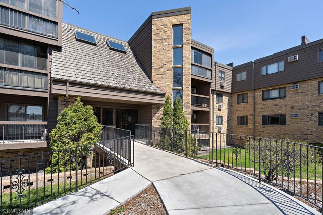 999 41st Avenue NE 314, Columbia Heights, MN 55421