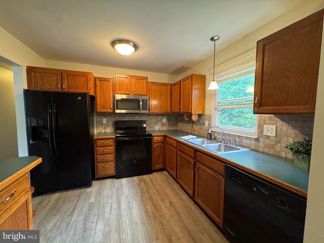 801 MOUNTAIN VIEW ST, Harrisburg, PA 17112