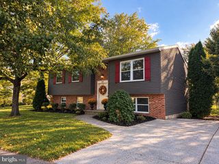 801 MOUNTAIN VIEW ST, Harrisburg, PA 17112