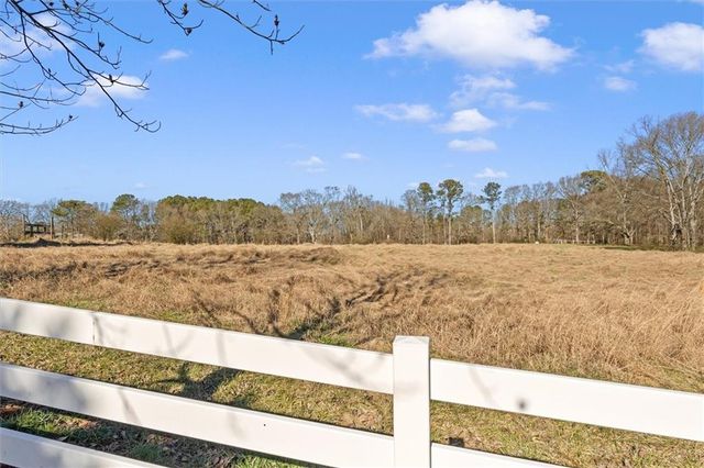 220 McKenzie Bridge Road, Carrollton, GA 30116