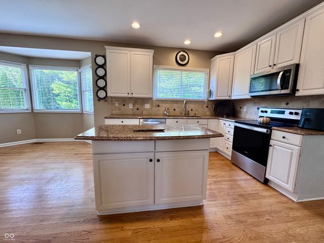 11446 Sutton Place Drive W, Carmel, IN 46032