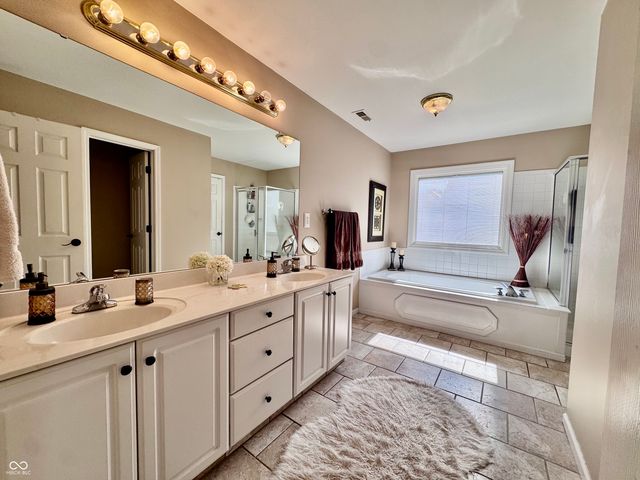 11446 Sutton Place Drive W, Carmel, IN 46032