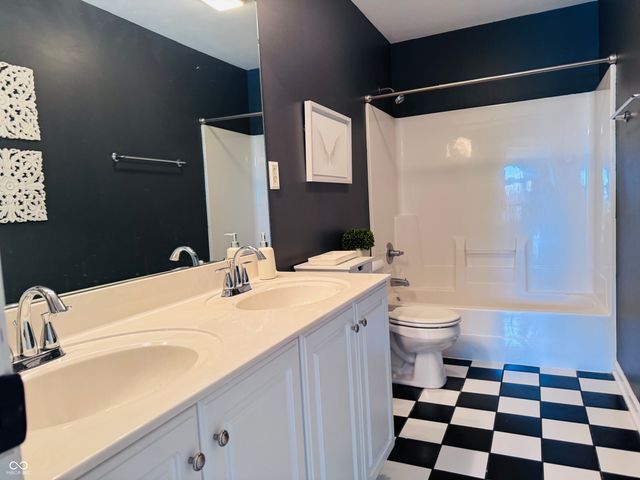 11446 Sutton Place Drive W, Carmel, IN 46032