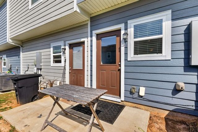 6055 Cullen Dr, La Vergne, TN 37086