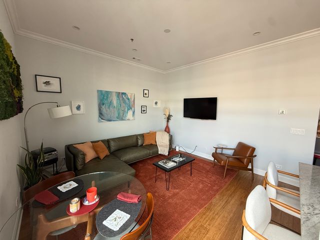 33 S Aberdeen Street 405, Chicago, IL 60607