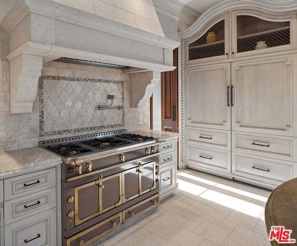 6882 Arizona Avenue, Los Angeles, CA 90045