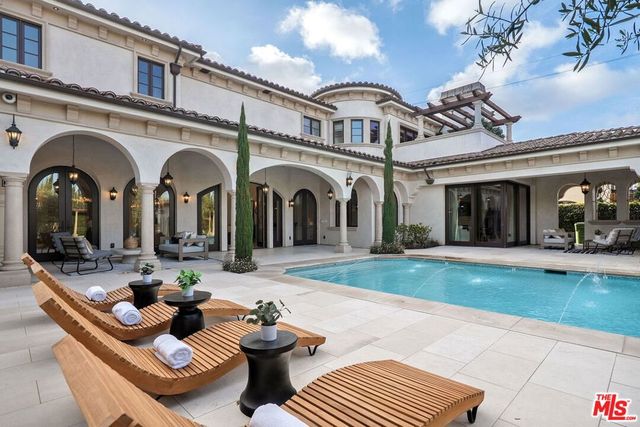 6882 Arizona Avenue, Los Angeles, CA 90045