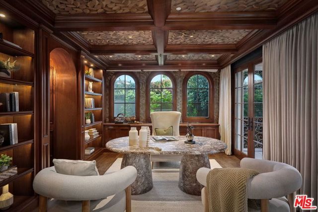 6882 Arizona Avenue, Los Angeles, CA 90045