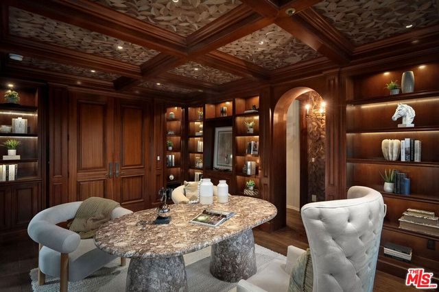 6882 Arizona Avenue, Los Angeles, CA 90045