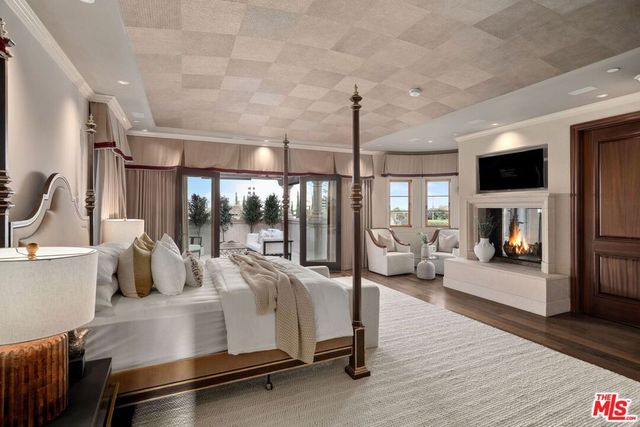 6882 Arizona Avenue, Los Angeles, CA 90045