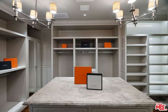 6882 Arizona Avenue, Los Angeles, CA 90045