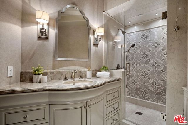 6882 Arizona Avenue, Los Angeles, CA 90045