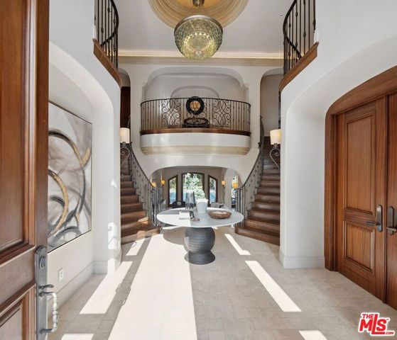 6882 Arizona Avenue, Los Angeles, CA 90045